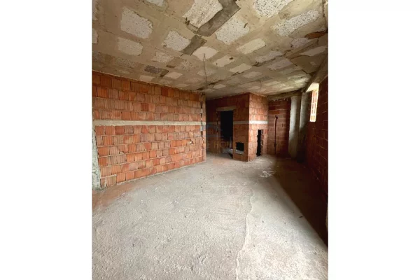 Shtepi ne shitje 1+1 ne Tirane - 90,000 Euro