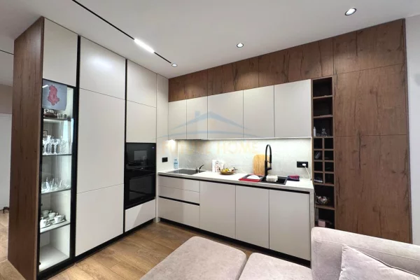 Shtepi ne shitje 2+1 ne Tirane - 180,000 Euro