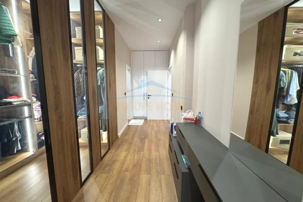 Shtepi ne shitje Apartament ne Tirane, 2+1, Mobilimi E mobiluar, Pagesa 180,000  Euro.