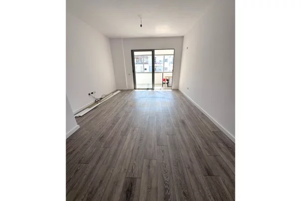 Shtepi ne shitje Apartament ne Tirane, 1+1, Mobilimi Bosh, pa mobiluar, Pagesa 1,050,000  Euro.