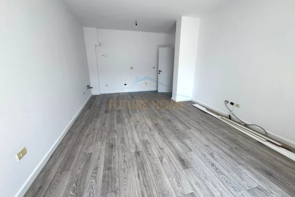 Shtepi ne shitje Apartament ne Tirane, 1+1, Mobilimi Bosh, pa mobiluar, Pagesa 1,050,000  Euro.