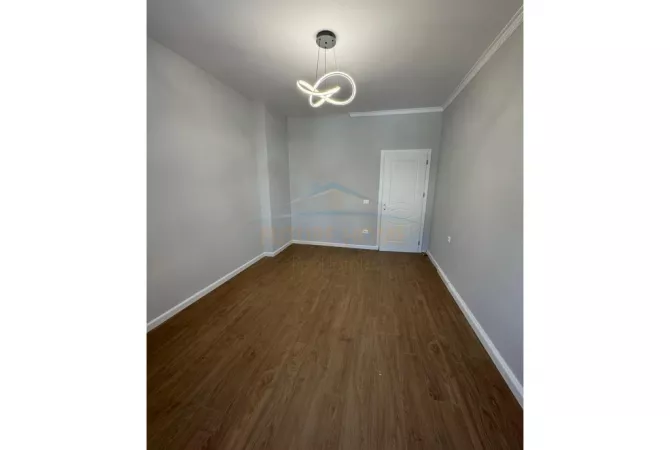 Shtepi ne shitje Apartament ne Tirane, 2+1, Mobilimi Bosh, pa mobiluar, Pagesa 135,000  Euro.