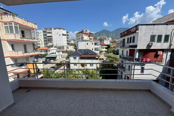 Shtepi ne shitje Apartament ne Tirane, 2+1, Mobilimi Bosh, pa mobiluar, Pagesa 135,000  Euro.