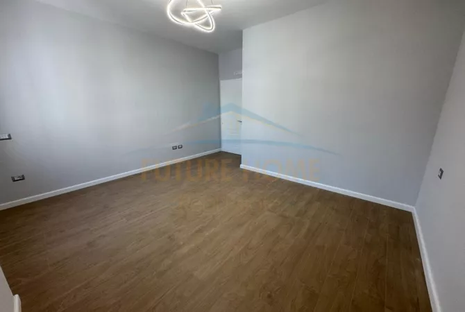 Shtepi ne shitje Apartament ne Tirane, 2+1, Mobilimi Bosh, pa mobiluar, Pagesa 135,000  Euro.