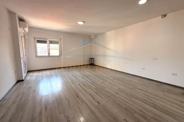 Shtepi ne shitje Apartament ne Tirane, 3+1, Mobilimi Pjeserisht e mobiluar, Pagesa 236,001  Euro.