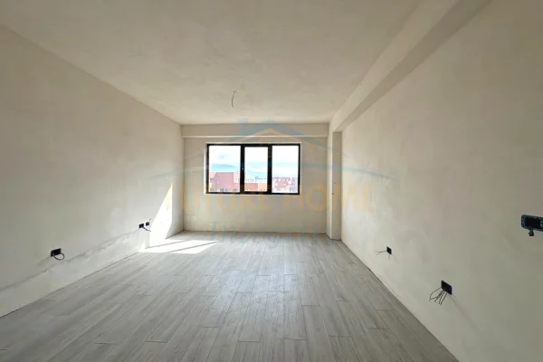 Shtepi ne shitje Apartament ne Tirane, 1+1, Mobilimi Bosh, pa mobiluar, Pagesa 112,000  Euro.