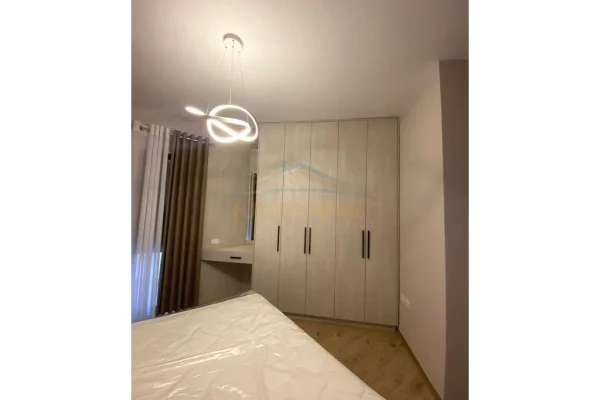 Qera, Apartament 2+1+2+2 Poste Parkimi, Qender