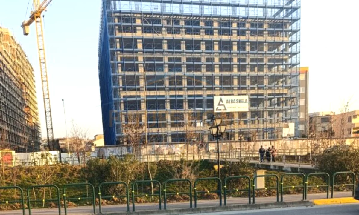 Shtepi ne shitje Apartament ne Tirane, 3+1, Mobilimi Bosh, pa mobiluar, Pagesa 273,500  Euro.