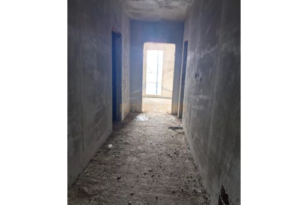 Shtepi ne shitje Apartament ne Tirane, 3+1, Mobilimi Bosh, pa mobiluar, Pagesa 185,000  Euro.