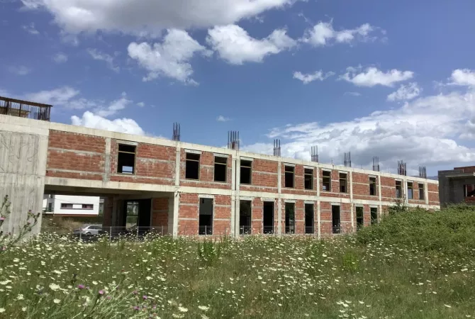 Ambiente Commerciale in Affitto 4+1 a Tirana - 9,000 Euro