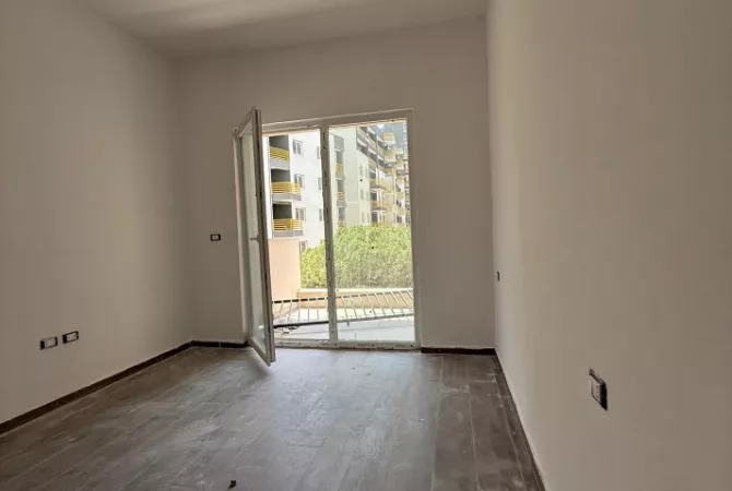 Ambiente Commerciale in Affitto 3+1 a Tirana - 450 Euro