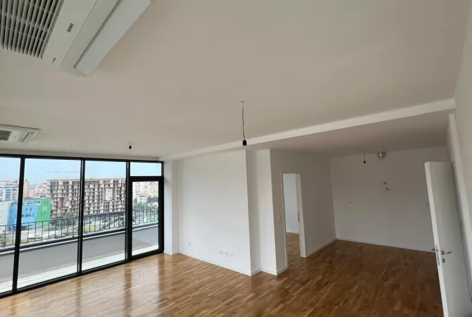Ambiente Commerciale in Affitto 3+1 a Tirana - 1,400 Euro