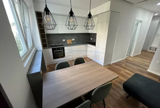 Shtepi me qera 2+1 ne Tirane - 1,200 Euro