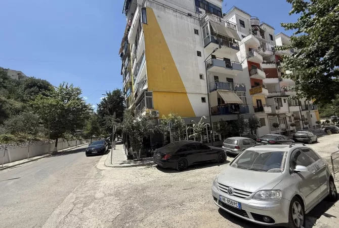 Ambient biznesi ne shitje 1+1 ne Tirane - 94,000 Euro