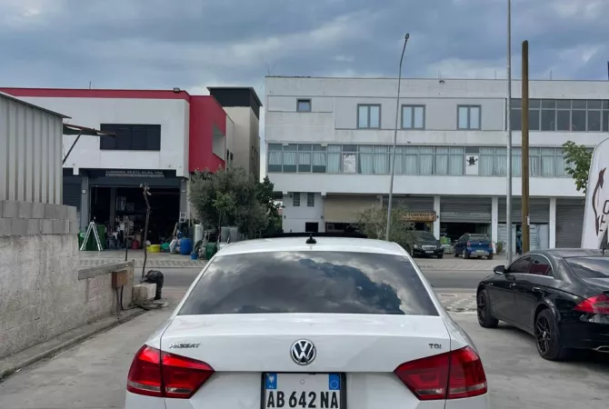 Makina ne shitje  ne Tirane - 8,600 Euro