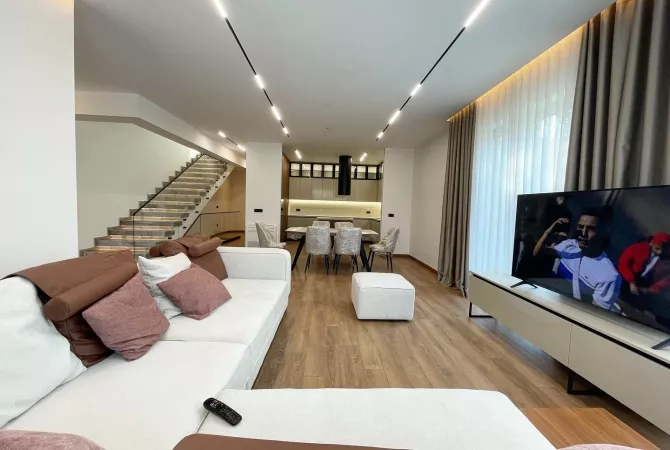 Casa in affitto 4+1 a Tirana - 4,000 Euro