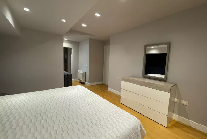 Shtepi ne shitje Duplex(shtepi me 2 kate) ne Tirane, 2+1, Mobilimi E mobiluar, Pagesa 230,000  Euro.