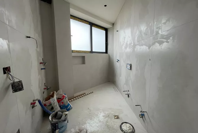 Shtepi ne shitje Apartament ne Tirane, 2+1, Mobilimi Bosh, pa mobiluar, Pagesa 267,500  Euro.