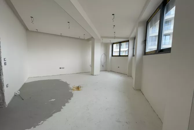 Shtepi ne shitje Apartament ne Tirane, 2+1, Mobilimi Bosh, pa mobiluar, Pagesa 267,500  Euro.