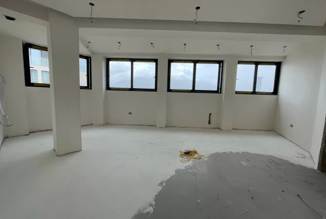 Shtepi ne shitje Apartament ne Tirane, 2+1, Mobilimi Bosh, pa mobiluar, Pagesa 267,500  Euro.