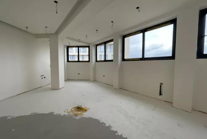 Shtepi ne shitje Apartament ne Tirane, 2+1, Mobilimi Bosh, pa mobiluar, Pagesa 267,500  Euro.