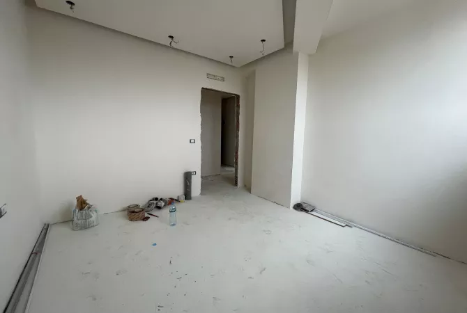 Shtepi ne shitje Apartament ne Tirane, 2+1, Mobilimi Bosh, pa mobiluar, Pagesa 267,500  Euro.