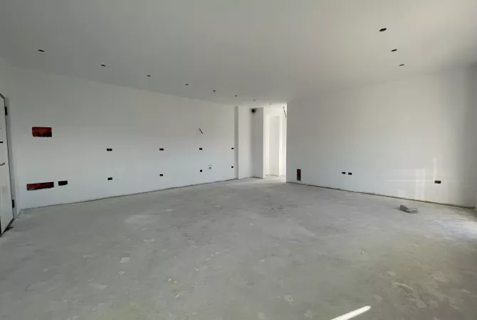 Shtepi ne shitje Apartament ne Tirane, 1+1, Mobilimi Bosh, pa mobiluar, Pagesa 115,500  Euro.