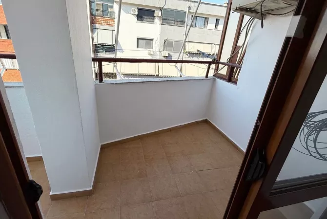 Shtepi ne shitje Apartament ne Tirane, 2+1, Mobilimi E mobiluar, Pagesa 127,000  Euro.