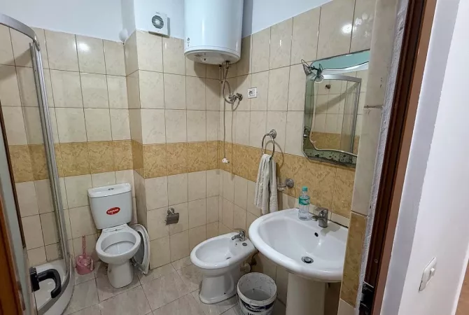 Shtepi ne shitje Apartament ne Tirane, 2+1, Mobilimi E mobiluar, Pagesa 127,000  Euro.