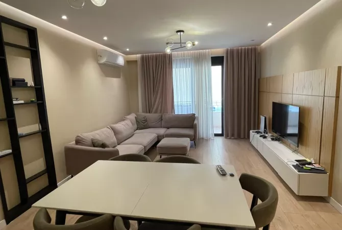 Shtepi me qera 2+1 ne Tirane - 1,000 Euro