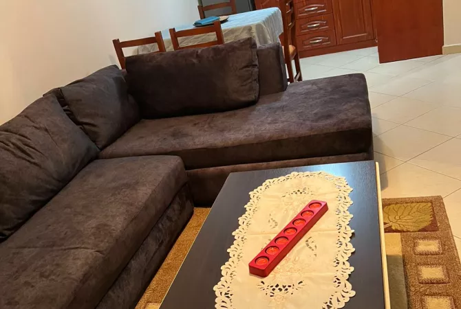 Shtepi me qera 1+1 ne Tirane - 40,000 Leke