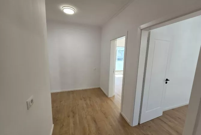 Shtepi ne shitje Apartament ne Tirane, 2+1, Mobilimi Bosh, pa mobiluar, Pagesa 145,000  Euro.