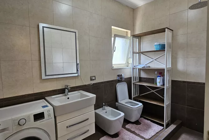 Shtepi ne shitje Apartament ne Tirane, 1+1, Mobilimi E mobiluar, Pagesa 107,000  Euro.