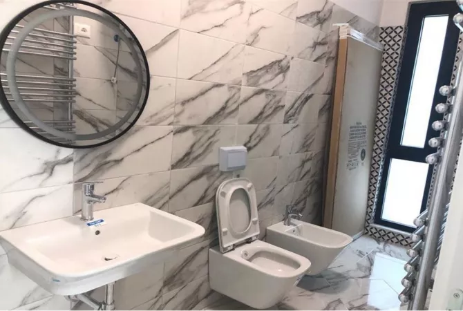 Shtepi me qera Apartament ne Tirane, 2+1, Mobilimi E mobiluar, Pagesa 1,000  Euro.