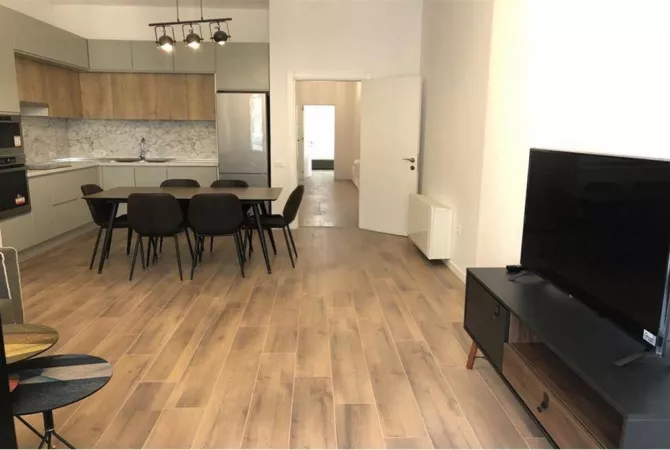 Shtepi me qera 2+1 ne Tirane - 1,000 Euro
