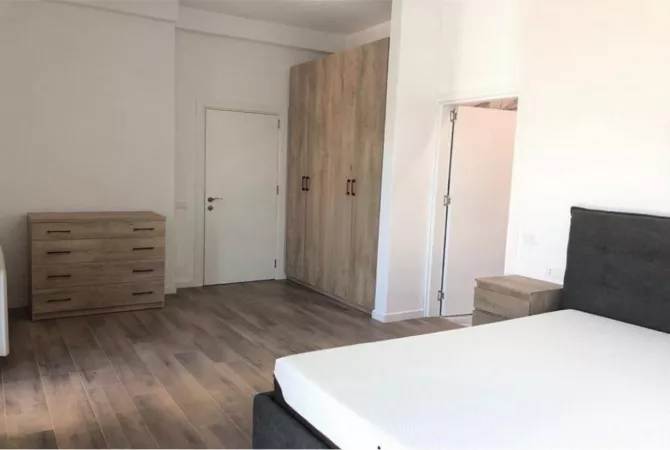 Shtepi me qera Apartament ne Tirane, 2+1, Mobilimi E mobiluar, Pagesa 1,000  Euro.