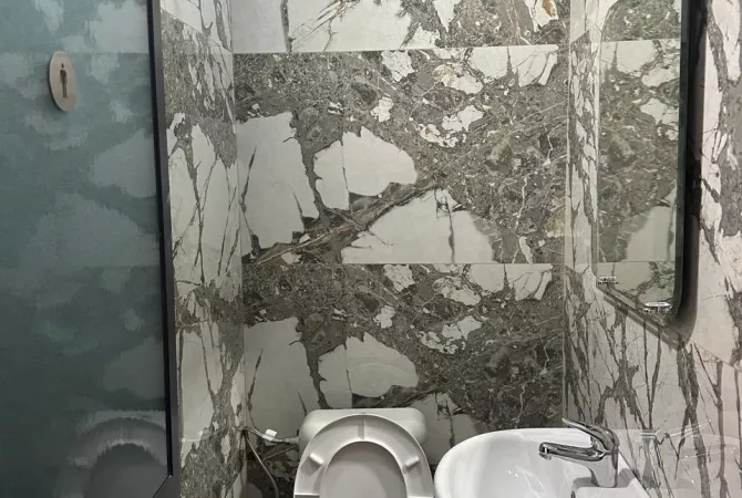 Ambient Biznesi Per Qira Tek Posta Shqiptare/Komun e Parisit.