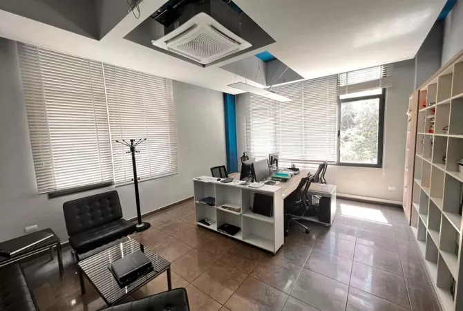 Ambient Biznesi Per Qira Tek Posta Shqiptare/Komun e Parisit.