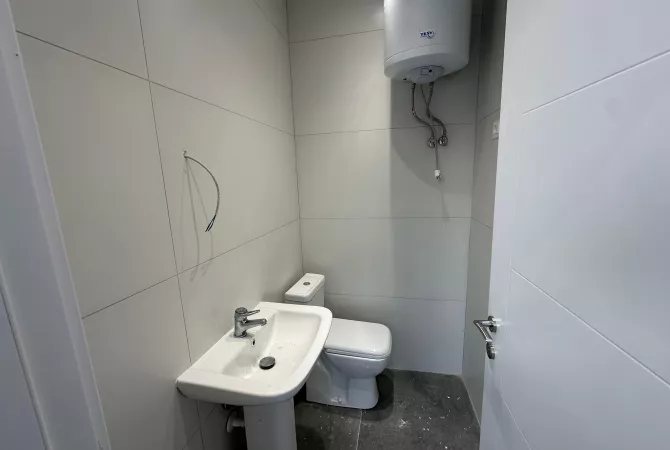 Ambiente Commerciale in Affitto 1+1 a Tirana - 50,000 Leke