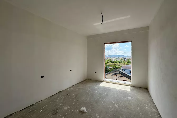 Shtepi ne shitje Apartament ne Tirane, 2+1, Mobilimi Bosh, pa mobiluar, Pagesa 100,001  Euro.