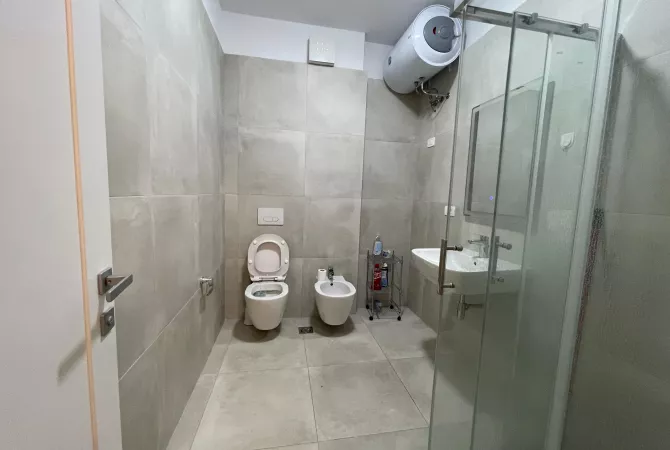 Shtepi me qera Apartament ne Tirane, 3+1, Mobilimi E mobiluar, Pagesa 1,200  Euro.