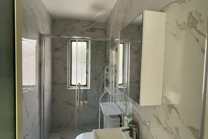 Shtepi me qera Apartament ne Tirane, 1+1, Mobilimi E mobiluar, Pagesa 600  Euro.