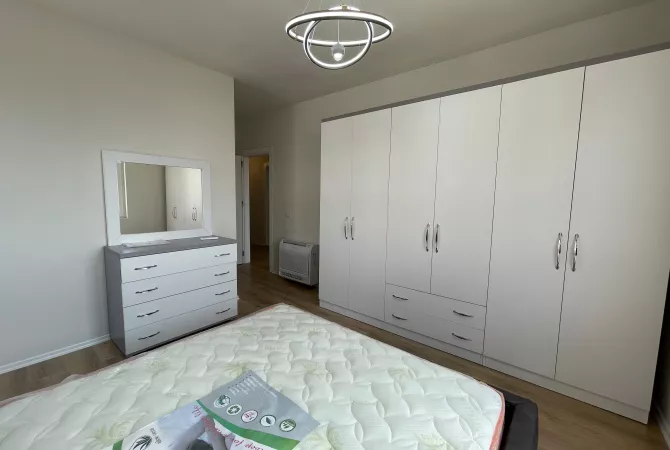 Shtepi me qera Apartament ne Tirane, 3+1, Mobilimi Pjeserisht e mobiluar, Pagesa 550  Euro.