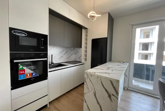 Shtepi me qera Apartament ne Tirane, 3+1, Mobilimi Pjeserisht e mobiluar, Pagesa 550  Euro.