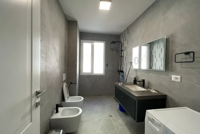 Shtepi ne shitje Apartament ne Tirane, 1+1, Mobilimi E mobiluar, Pagesa 118,000  Euro.