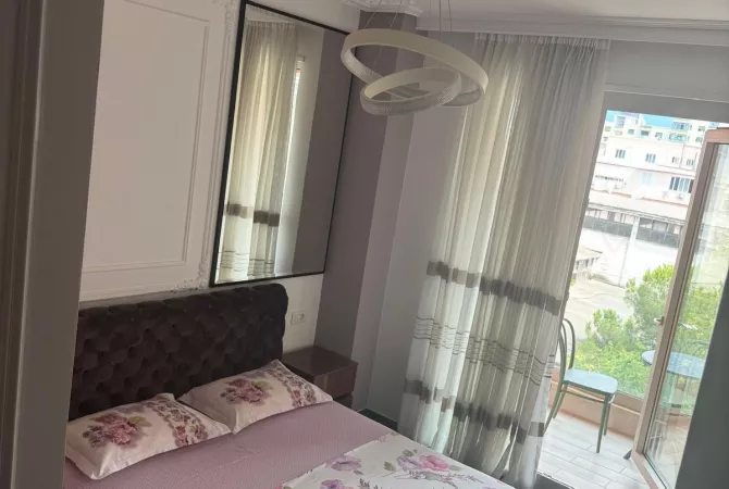 Shtepi me qera Apartament ne Tirane, 3+1, Mobilimi E mobiluar, Pagesa 1,500  Euro.