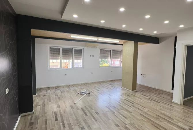 Ambient biznesi me qera 3+1 ne Tirane - 1,400 Euro