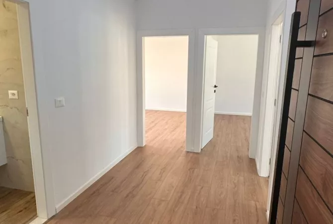 Shtepi ne shitje Apartament ne Tirane, 2+1, Mobilimi Bosh, pa mobiluar, Pagesa 129,000  Euro.