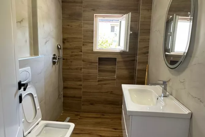 Shtepi ne shitje Apartament ne Tirane, 2+1, Mobilimi Bosh, pa mobiluar, Pagesa 129,000  Euro.