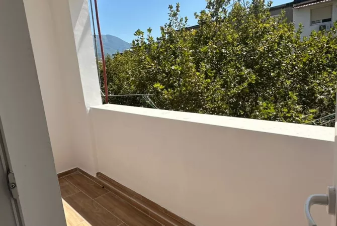 Shtepi ne shitje Apartament ne Tirane, 2+1, Mobilimi Bosh, pa mobiluar, Pagesa 129,000  Euro.